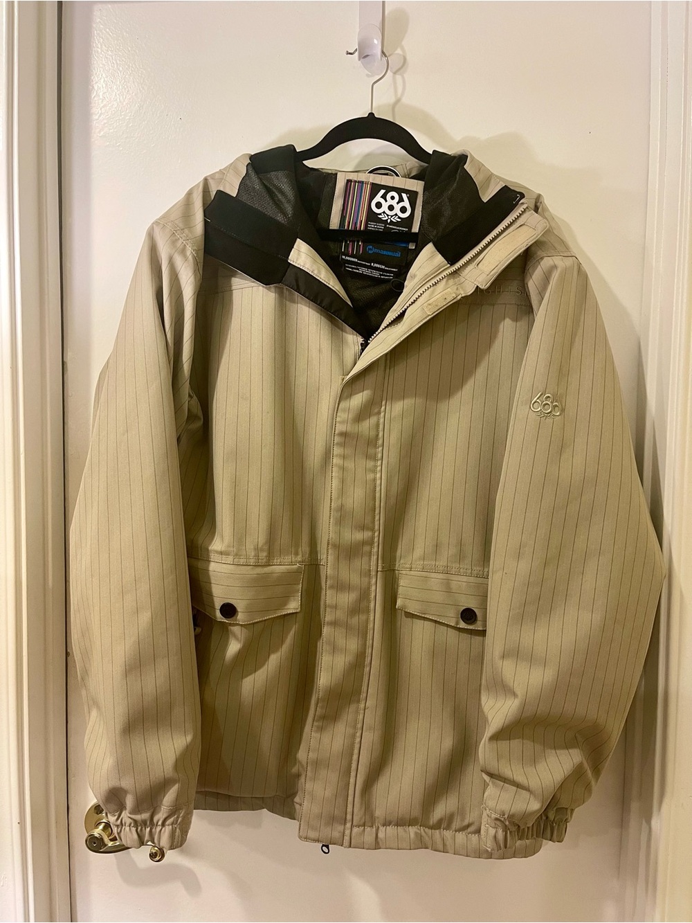 686 Winter Jacket - perfect Snowboarding/ Sking/ Raincoat